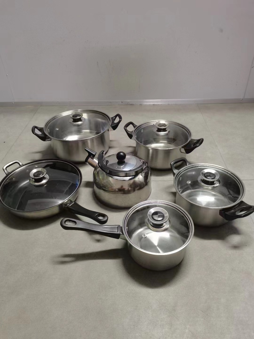 De estilo europeo de lujo ligero de 10 piezas de juego de ollas de 10 piezas antiadherente wok olla de sopa plana antiadherente pan transfronterizo venta caliente
