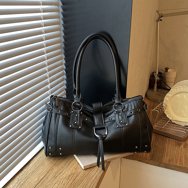 Trendy and cool rivet large-capacity women's tote bag, European and American retro fashion shoulder bag, versatile textured distressed underarm bag