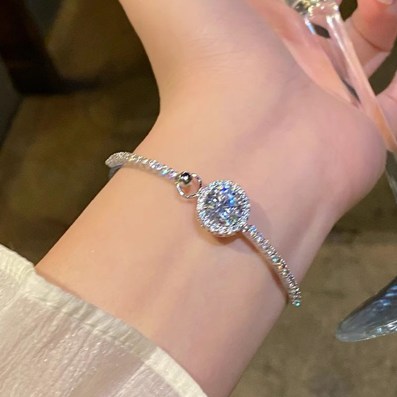 Flash round zircon bracelet women's high-end light luxury temperament flash diamond bracelet Korean exquisite new jewelry wholesale