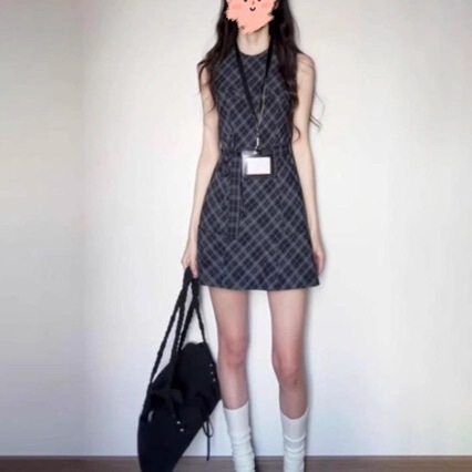French-style blue plaid sleeveless tank dress for women, summer 2026 new model, extremely beautiful and flattering waist-cinching short dress French-style blue plaid sleeveless tank dress for women, summer 2026 new model, extremely beautiful and flattering waist-cinching short dress