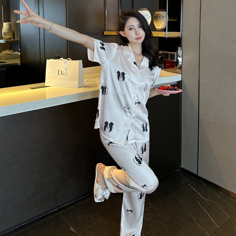 Pijamas Mujer Primavera y Otoño Nuevos pantalones de manga corta de seda de hielo traje de tres piezas delgada celebridad en línea más tamaño pequeño perro de leche ropa para el hogar verano
