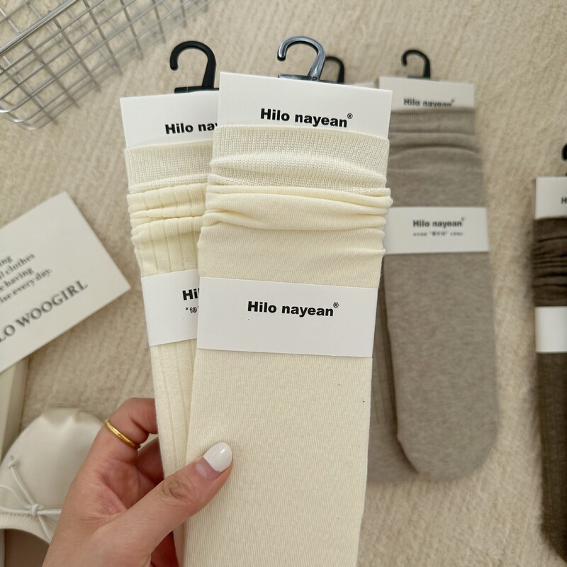 Nanye nayean gentle autumn and winter vertical stripes flat colored spinning South Korea color cream gray pile socks