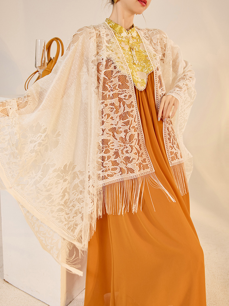 Áo cardigan rộng rãi tua rua dạng đan rỗng, phong cách sang trọng nhẹ nhàng — Màu trắng be