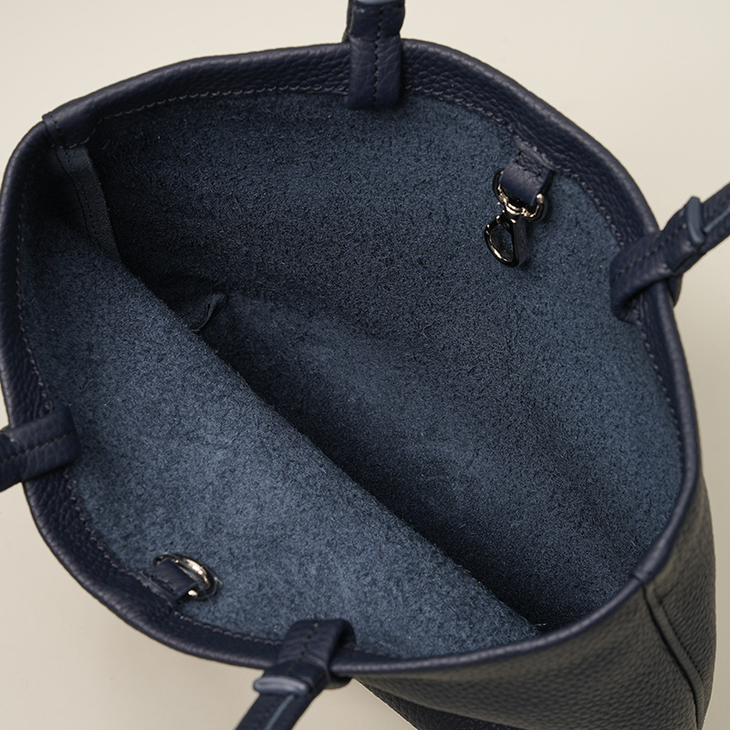Capacious bag, genuine leather