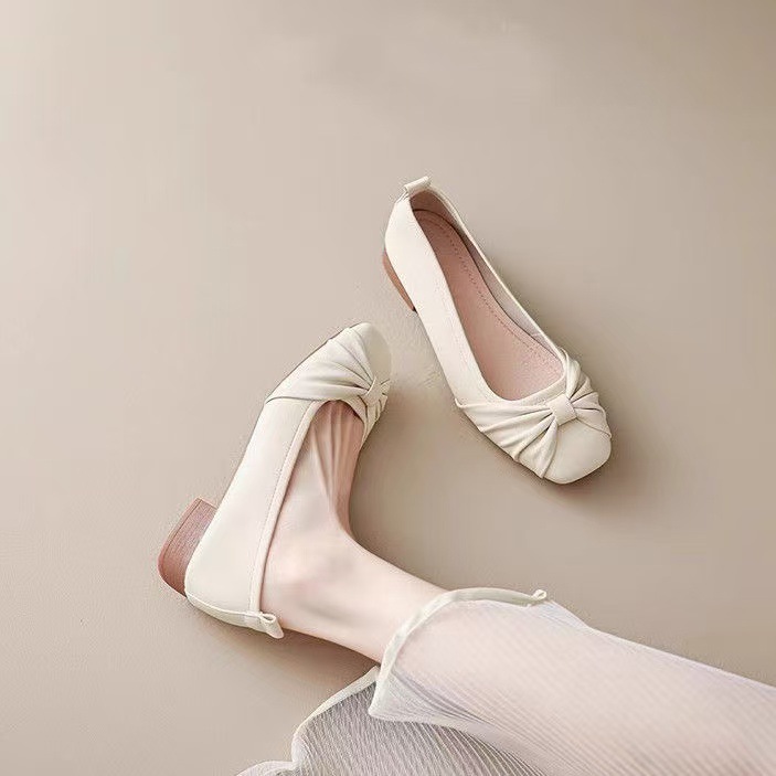2026 primavera y verano nuevo estilo poco profundo ligero de moda versátil arco perezoso un zapato de moda de mujer zapatos