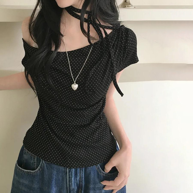 夏の新しい女性の服 2025ins インターネット有名人の純粋な欲望スタイルの女の子水玉プリントオフショルダーレースアップ半袖 Tシャツ卸売|undefined