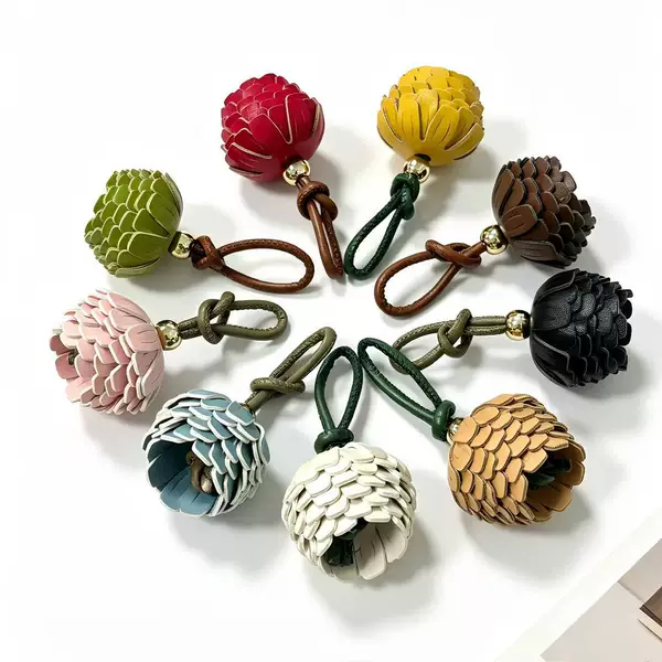 Miu's new spring collection: exquisite color-blocked small pendants, bag accessories, and handmade keychains, directly from the manufacturer