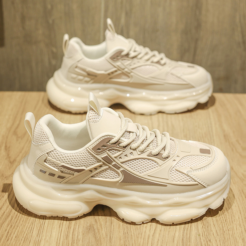 Zapatos de hombre verano nuevo casual todo-fósforo celebridades de Internet aumentan la tendencia de los hombres corriendo deportes antideslizantes pequeños zapatos de moda de papá blanco