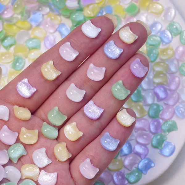 Glittery translucent cat head nail art accessories in macaron colors, resin DIY small accessories, earrings, hair clips, wearable nail decorations
