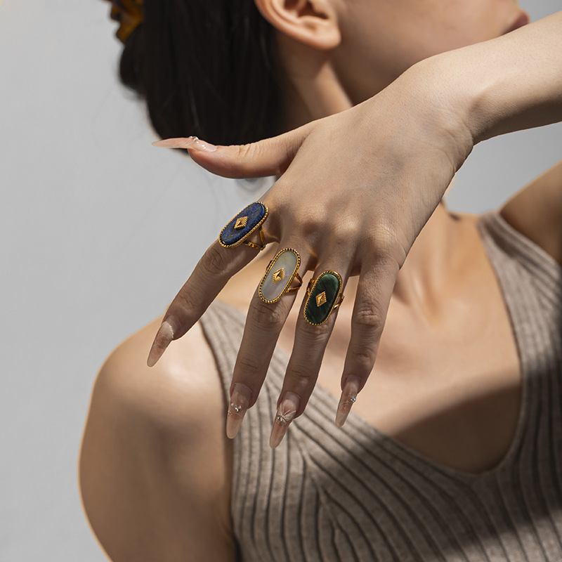TENA tendencia europea y americana en el anillo abierto de 18 quilates conchas de oro lapis lazuli verde dongling moda joyería de acero de titanio