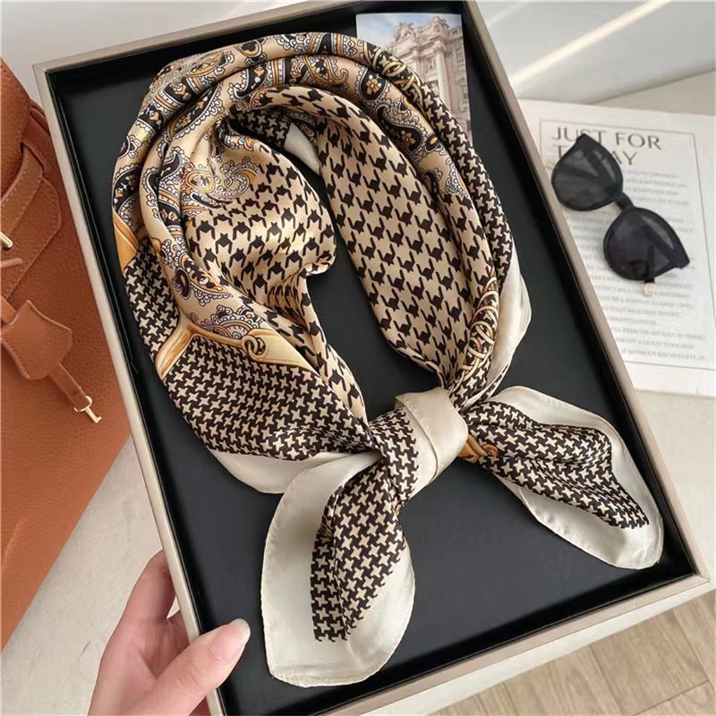 Bufanda cuadrada pequeña de satén de moda coreana 70 × 70, nueva bufanda de seda estampada, accesorios para el cabello, pañuelo para la cabeza, bufanda, serpentinas al por mayor