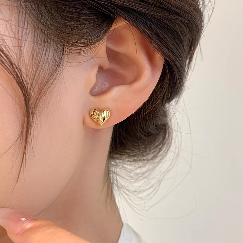 19 # Bright gold pleated small love earrings