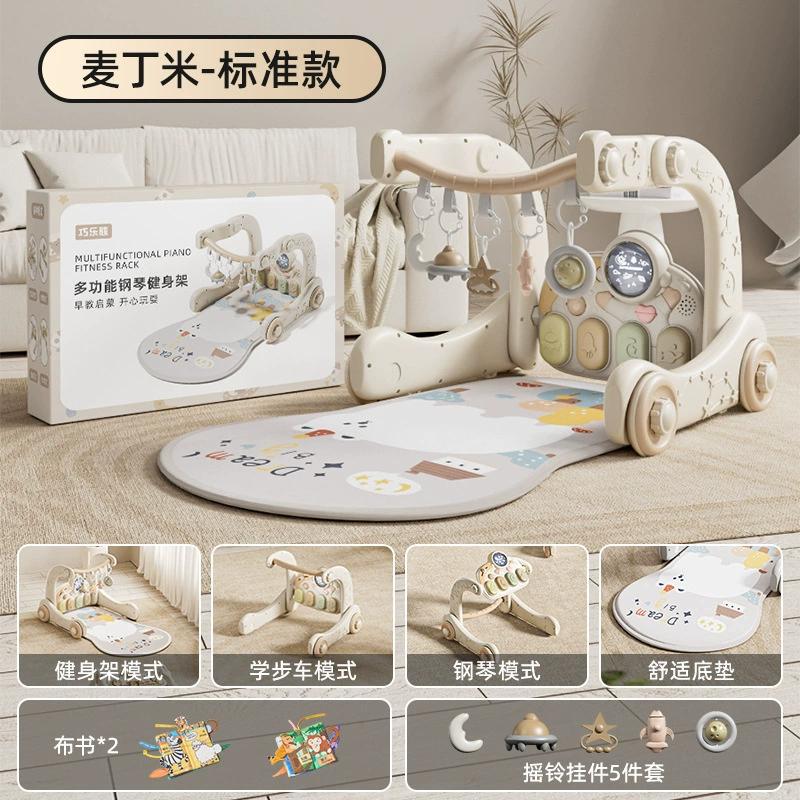 巧楽熊の赤ちゃんはピアノのフィットネスのフレームに足を踏み入れて歩いて3ヶ月6年の益智を学びます。