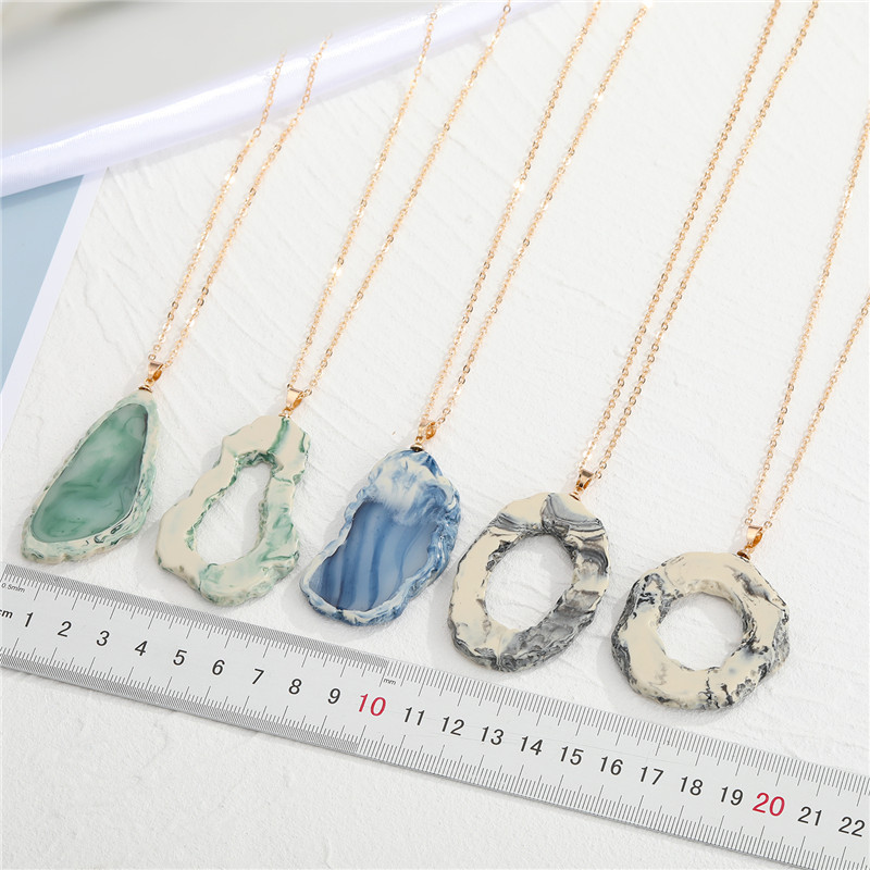 exaggerated  imitation agate spar  irregular hollow round resin pendant necklace
