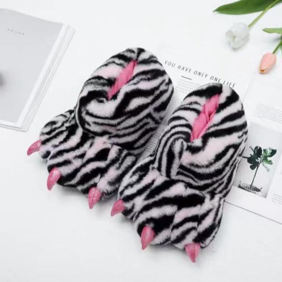 2023 Otoño e Invierno nuevos zapatos de garra de dibujos animados de terciopelo súper suave engrosada cómoda felpa de algodón zapatillas de gran tamaño zapatos