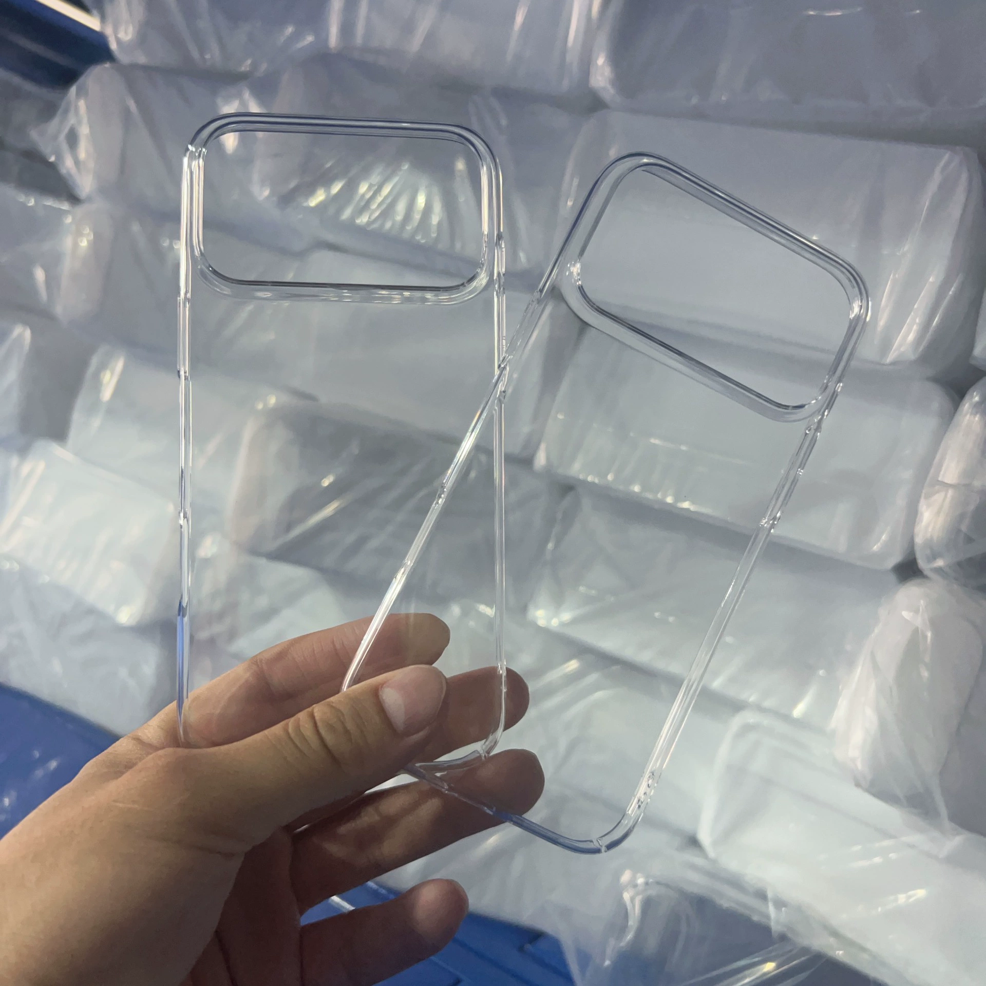Light Bee Apple Phone Case - Clear PC Protective Shell for iPhone 16/16 Pro/Max, Drop Protection