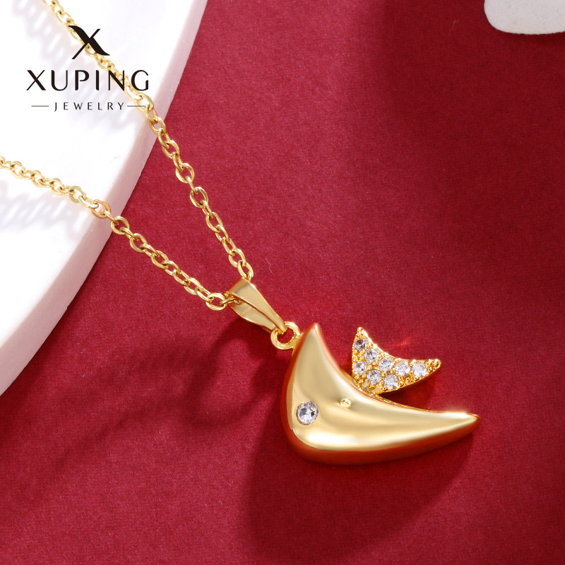 Xuping aleación dorada de zircon colgante de pez pequeño nicho femenino ligero lujo de alta calidad joyería colgante de moda