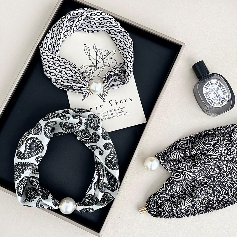 Bufandas de seda de hebilla magnética collar de perlas cadena clavícula nicho de diseño 2025 nuevo bufandas coreanas al por mayor