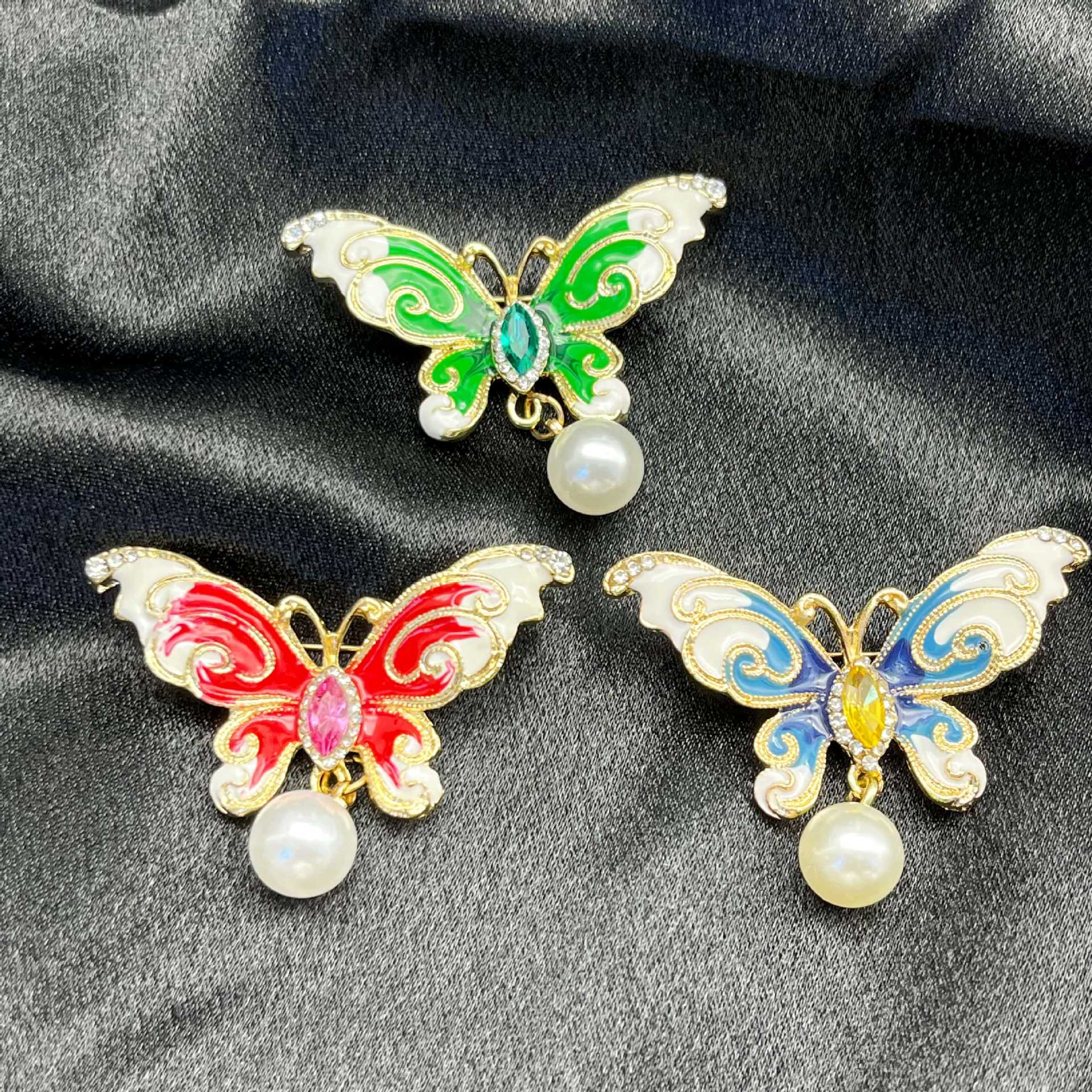 Vintage Elegant Women's Classic Pendant Lotus Crystal Brooch Badge Women's Shiny Corsage Ready Stock Wholesale