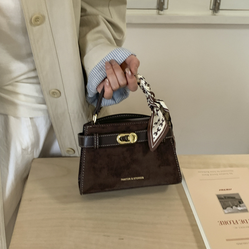 Bolsos retro de nicho de alto nivel de mujeres otoño y invierno 2026 nuevo tipo de moda bolso de hombro bolso de mano Kelly image 4