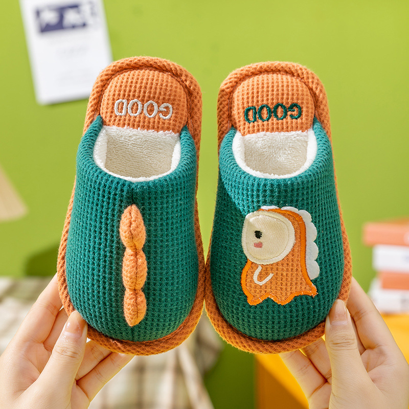 Invierno zapatillas de algodón para niños, niños y niñas, padres e hijos, bolsas de dibujos animados lindas, tacones antideslizantes para bebés en el interior, zapatillas de lana casera