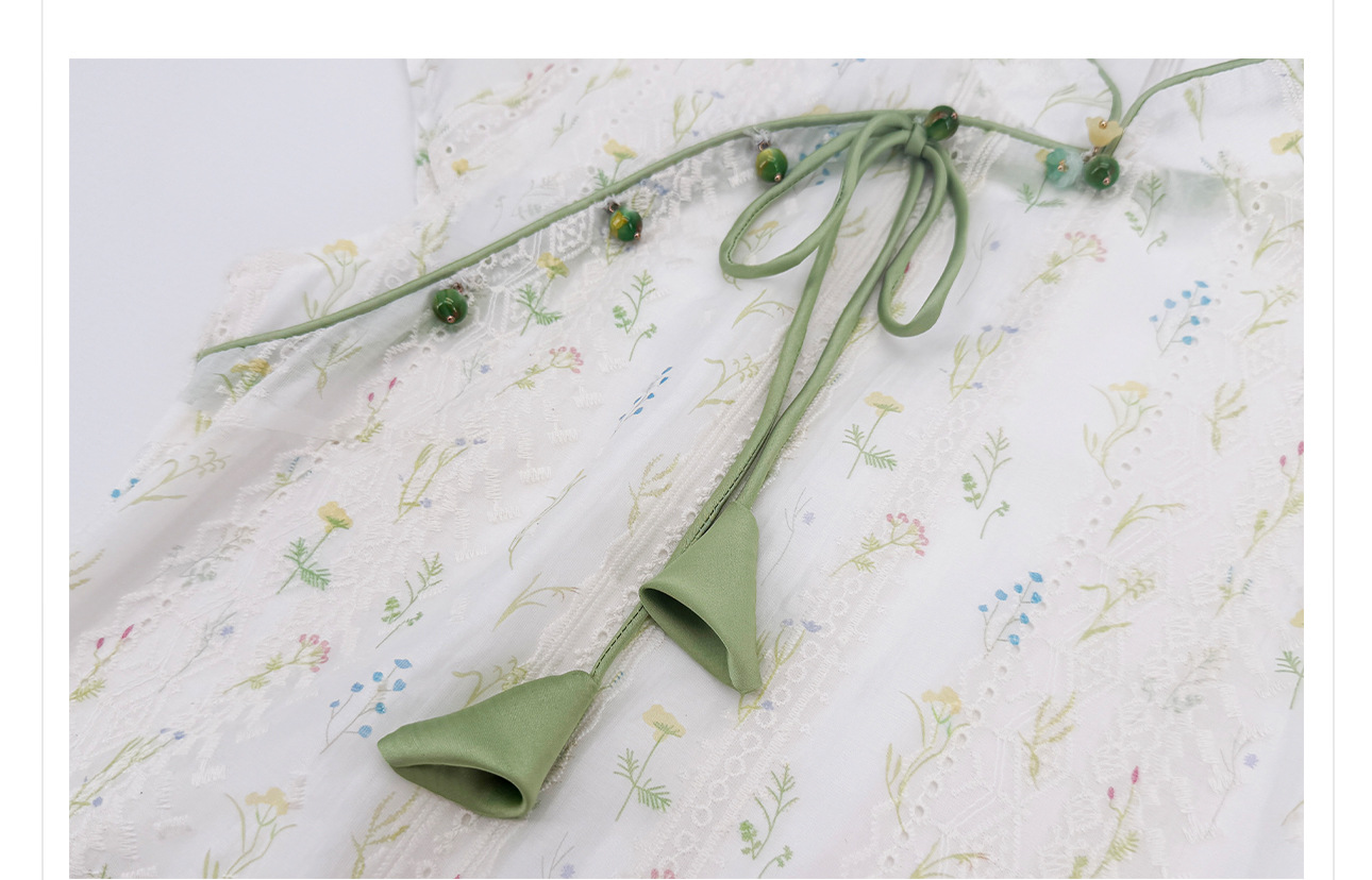 Đầm maxi nữ thắt eo phong cách tân cổ điển cổ đứng cột dây họa tiết hoa nhỏ xẻ tà — màu mơ chi tiết 4