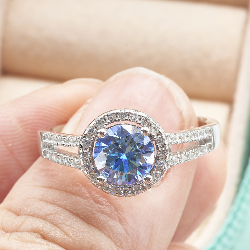 1 quilates de anillo de piedra de moissanita azul de plata esterlina en vivo para mujeres diamantes ligeros anillo de lujo europeo y americano