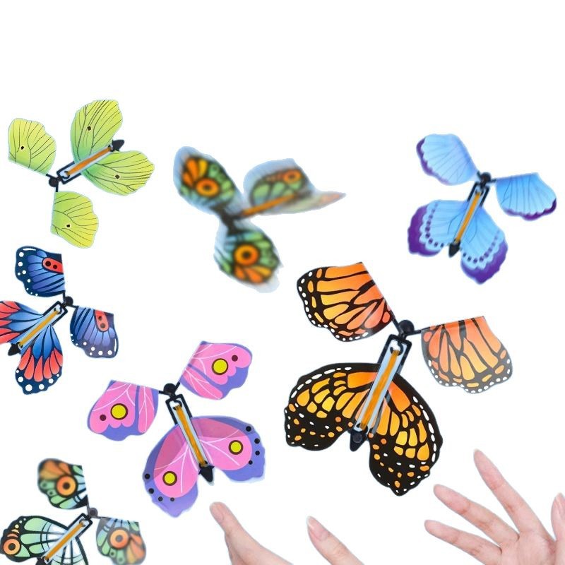 Mariposa voladora nuevo juguete al aire libre para niños caja de regalo con spray de flores libélula de bambú para niños