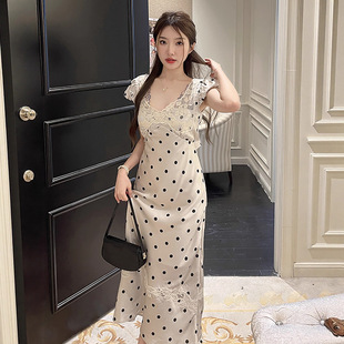 ���x����Ůʿ�r�К��|���ăȴ�ɼ�������ȹ��ʽ���沨�c�B��ȹ