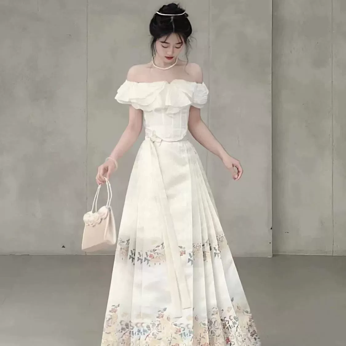 Thin set, elegant Hanfu, Chinese style, open shoulders, fitted