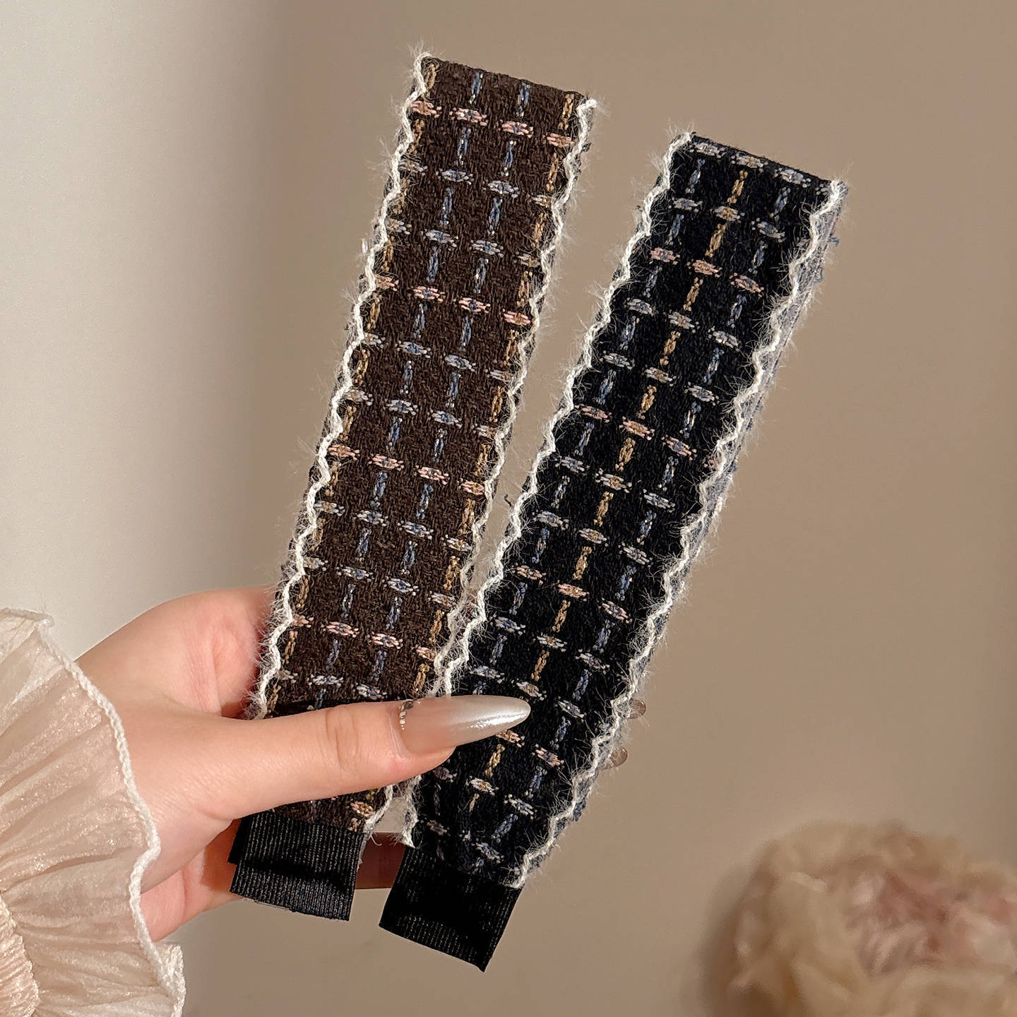 Retro bordado de punto velcro cinta de cabello 2025 nuevo niño acabado de cabello artefacto dulce pegatinas de frange al por mayor