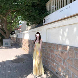 法式三亚海边度假多巴胺露背沙滩裙云南泰国旅游垂坠感吊带连衣裙