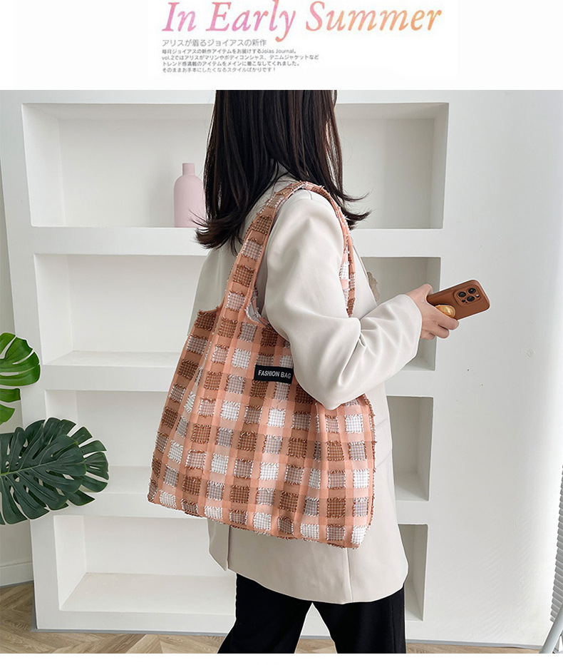 Forest-themed college style artistic girl checkered versatile tote bag, Korean Instagram fresh and cute student class shoulder bag undefined