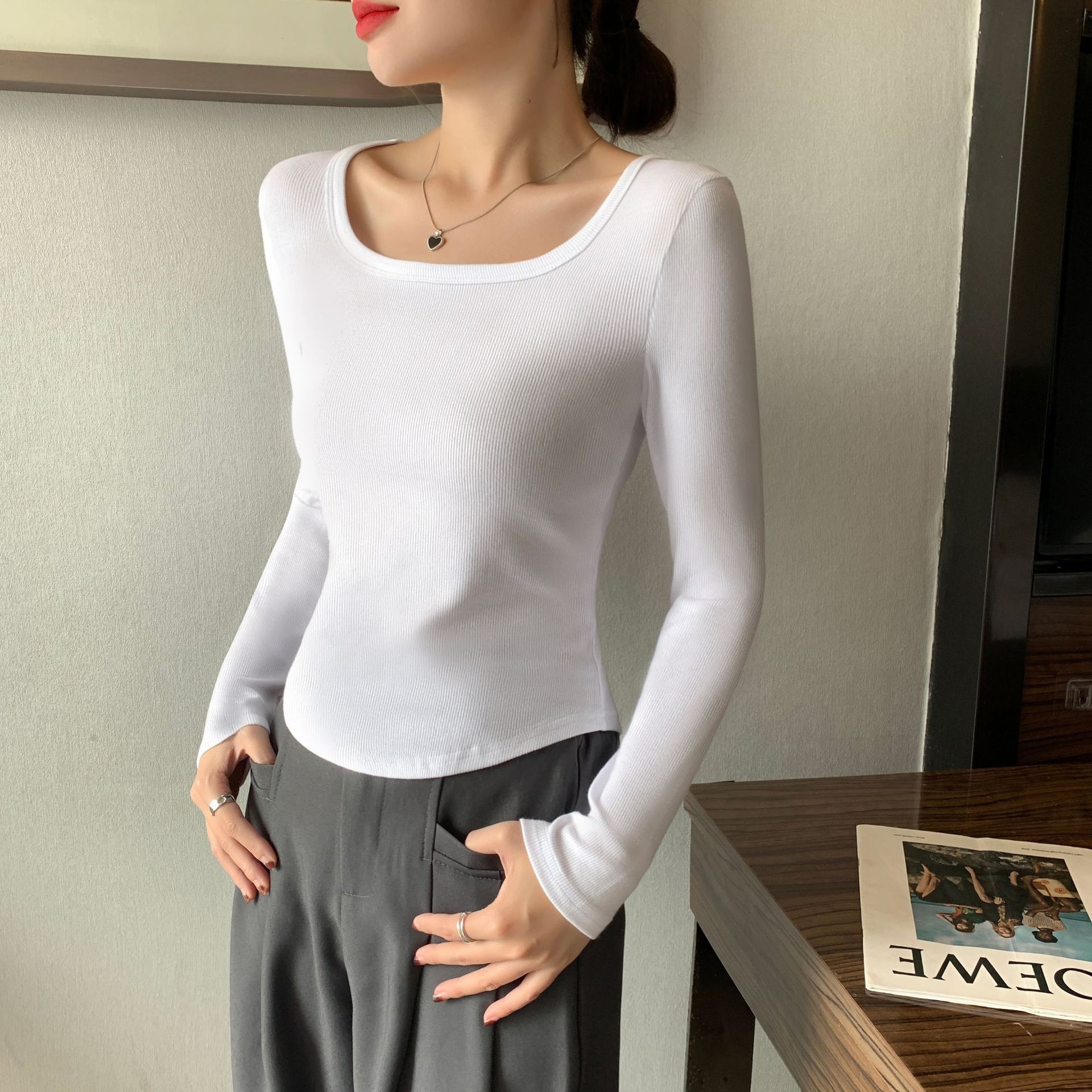 스퀘어 칼라 바토밍 셔츠 여성의 2024 년 가을과 겨울 새로운 화이트 솔리드 컬러 우아한 올 매치 곡선 바닥 바닥 상단