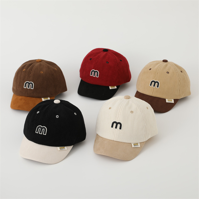 Sombrero de moda infantil de letras m otoño y invierno gorra de lengua de pato gorra de béisbol de terciopelo caliente gorra de sombrero de sombrero
