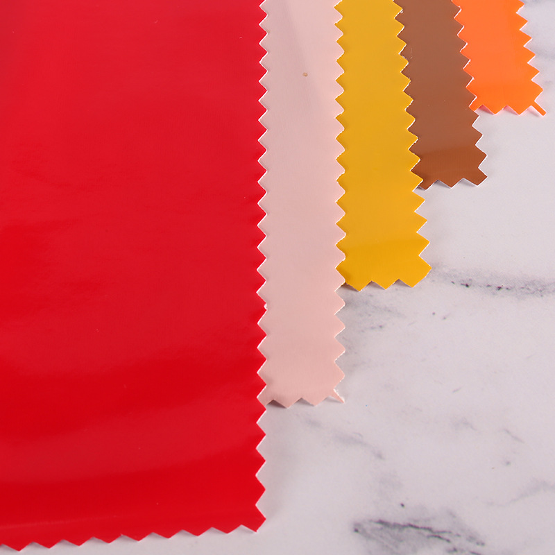 PU皮革面料针织四面弹镜面针织底服装革面料0.5mm厚男装女装材料