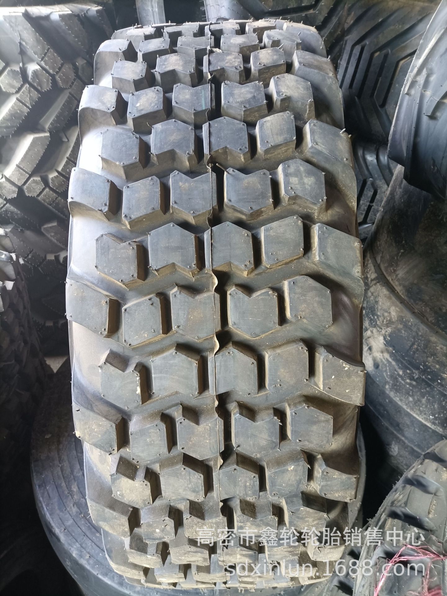 供应16.9/19.5L/21L/-24-28-30 Ti200工程轮胎10.5/12.5/80-18