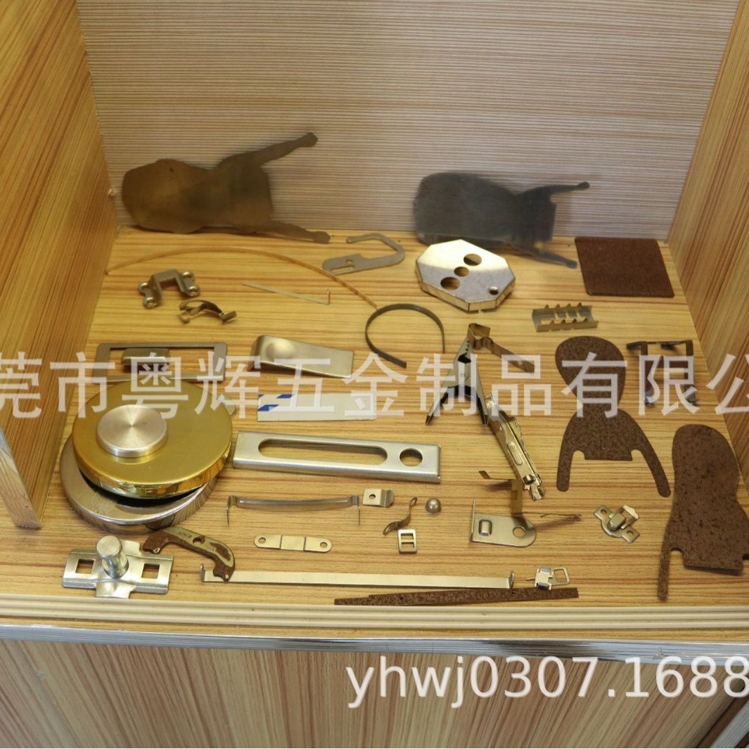 东莞五金厂供应人形铁片骨架_锁道滑轨夹子等五金配件