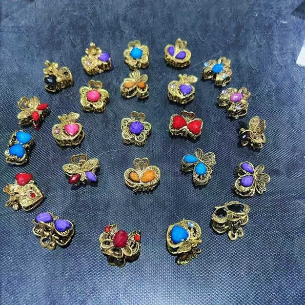 Factory direct fashion retro alloy diamond acrylic small grip stall supply national style hair accessories headdress