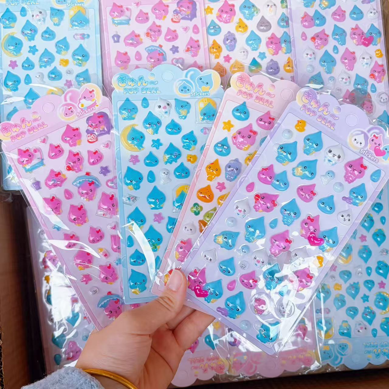 Pegatinas de mascotas lindas de Sanrio, calcomanías de agua de Kuromi de alta calidad que se sacuden y se pegan, pegatinas decorativas pequeñas con patrones para manualidades infantiles.