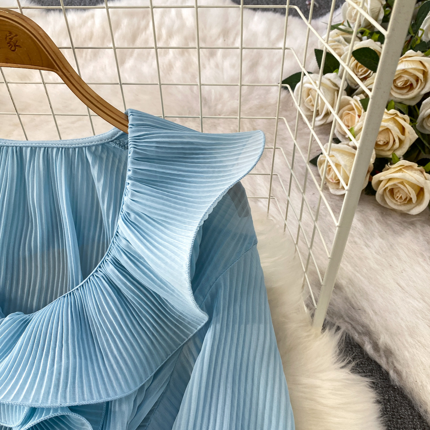 Camicia donna scollo a v con balze elegante top plissettato_voghion.com