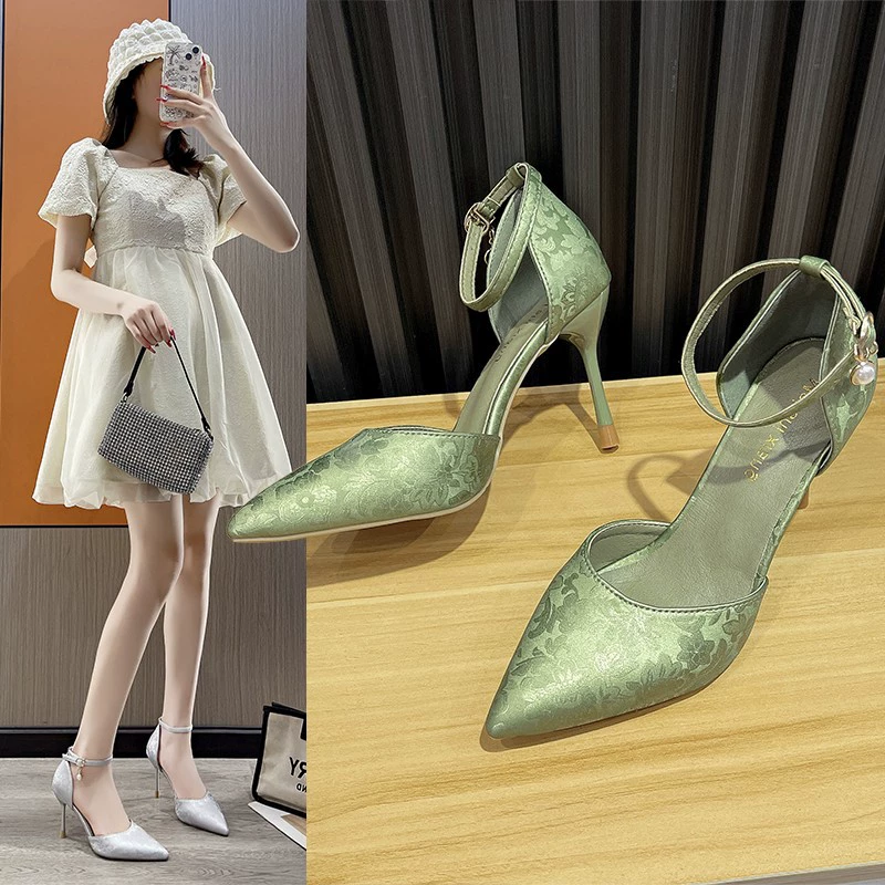 Новый китайский стиль с острыми наконечными полыми сандалиями женский 2024 летний новый вечерний стиль