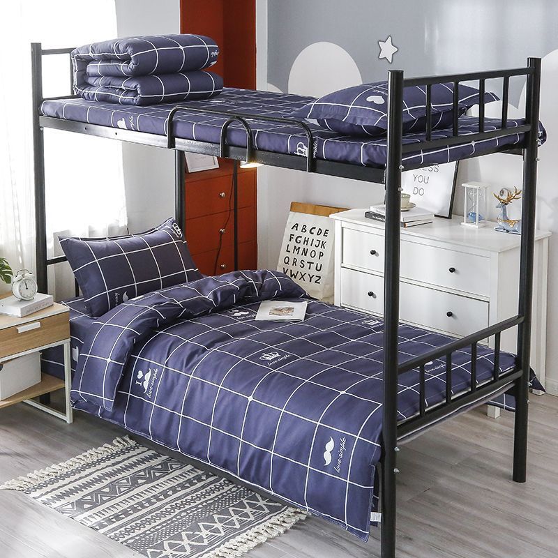 Un conjunto completo de colcha de cama de dormitorio de estudiantes individuales de seis piezas, colcha de cama de núcleo de algodón para dos personas de ocho piezas.