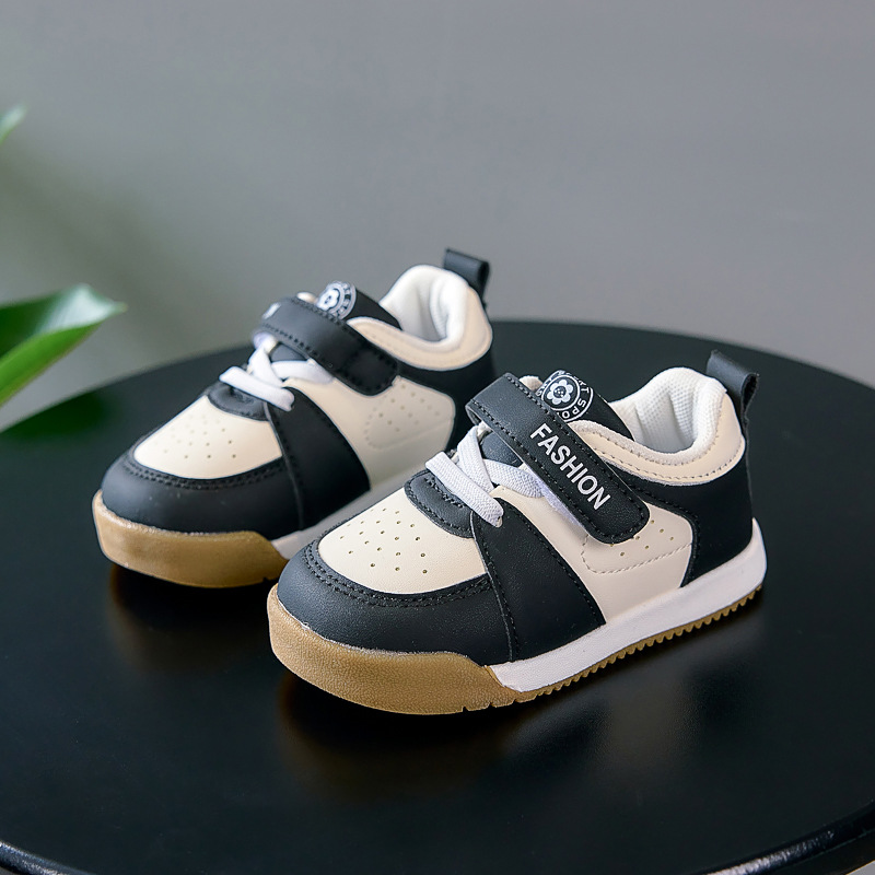 Zapatos infantiles para bebés de primavera y otoño nuevos zapatos infantiles, zapatos deportivos casuales para niños antideslizantes, zapatos suaves al por mayor