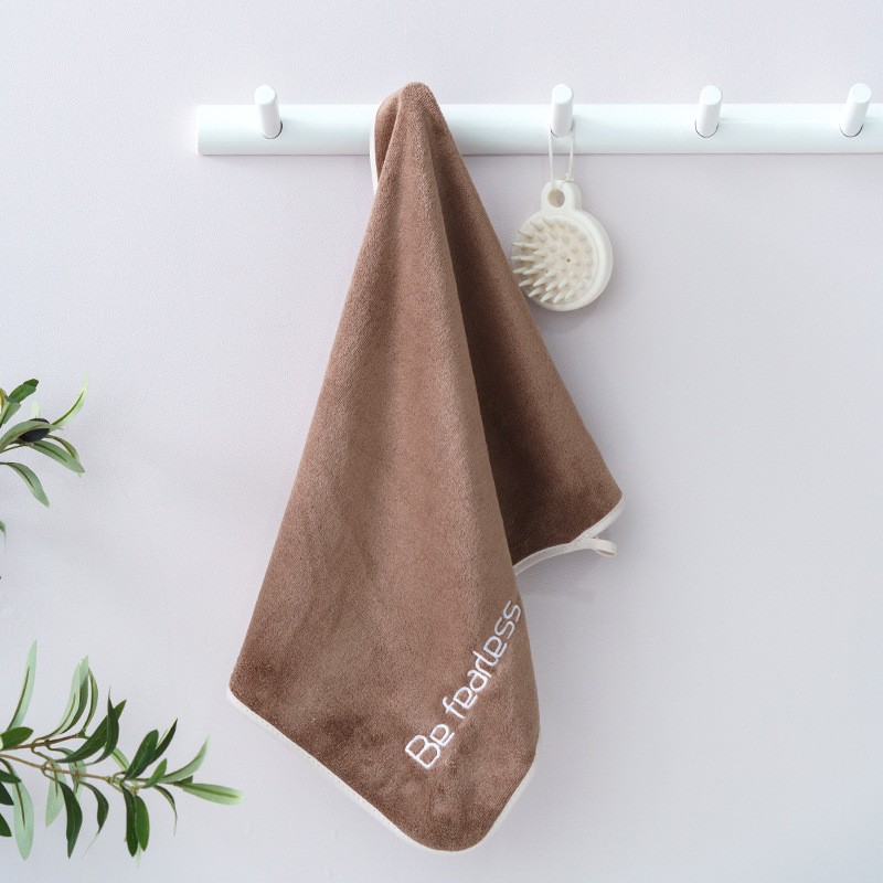 헤이즐넛 브라운