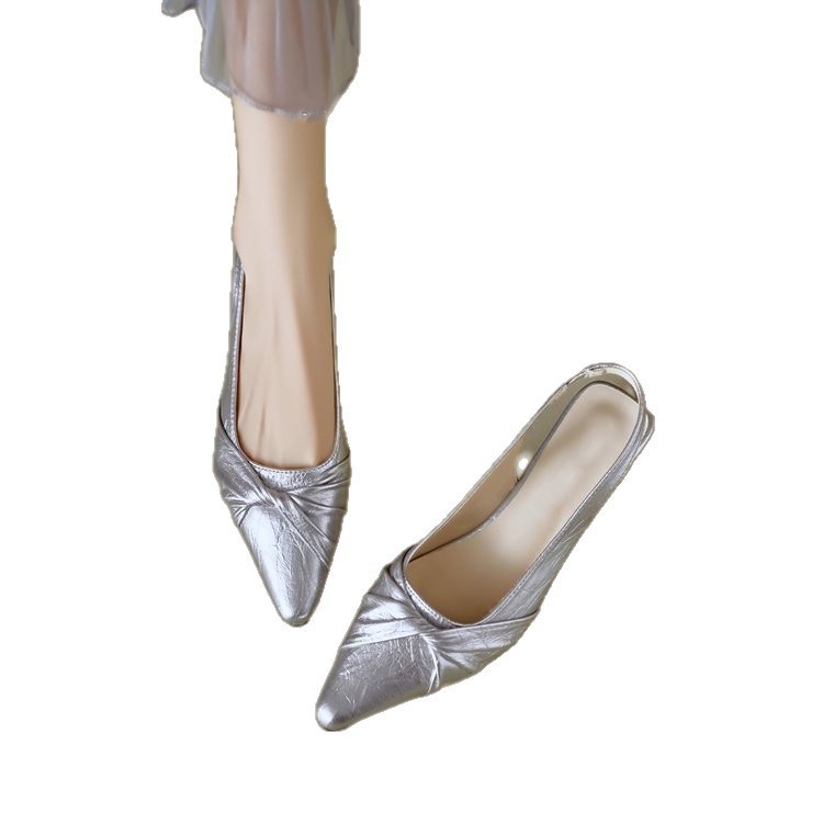 Sandalias francesas de belleza para mujeres verano 2026 nuevo temperamento punzante zapatos planos de piel suave cómodos zapatos con falda