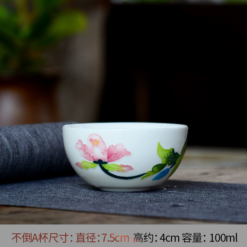 손으로 그린 전체 봄은 컵을 따르지 않습니다