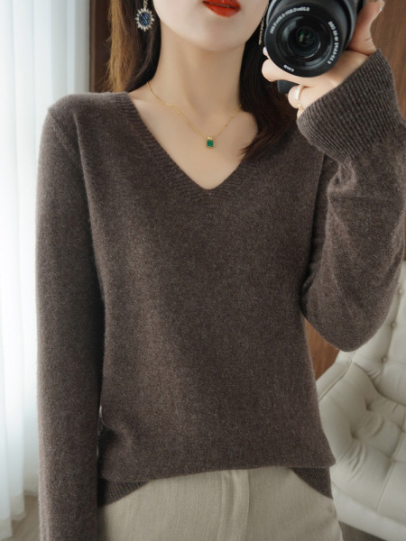 knitted demi-season base body-friendly sweater