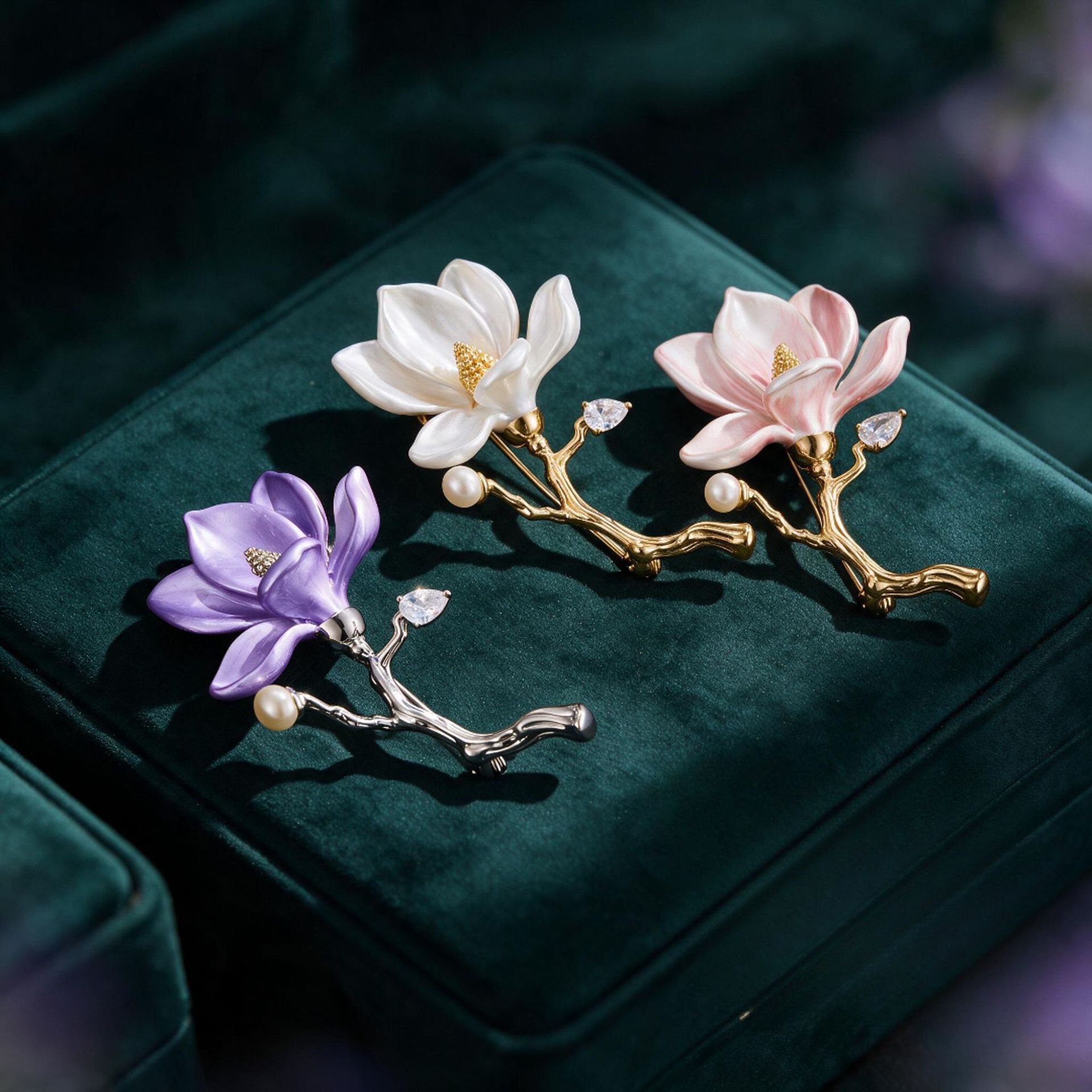 New Chinese-style enamel magnolia flower brooch, eco-friendly alloy, pearl and crystal embellishments, traditional Chinese-style pin, women's accessories, wholesale