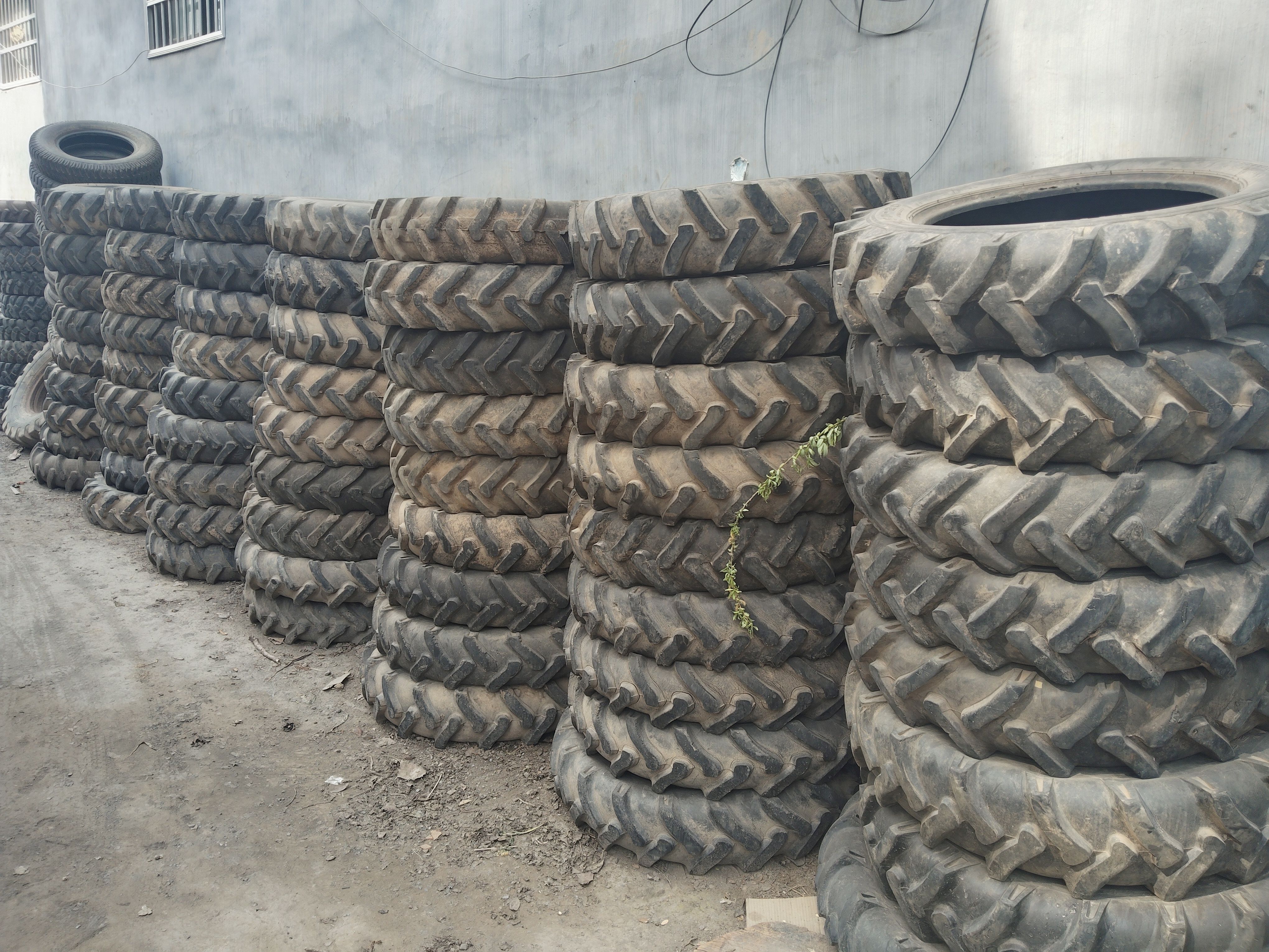 Used Nylon Agricultural Tires 600/650/700/750/825/900/1000 —13 14 16 20